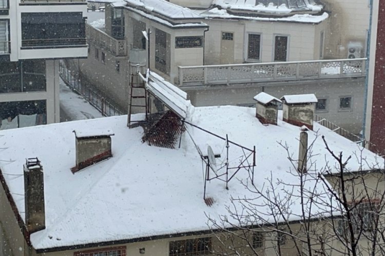 Bitlis'te kar hayatı olumsuz etkiledi