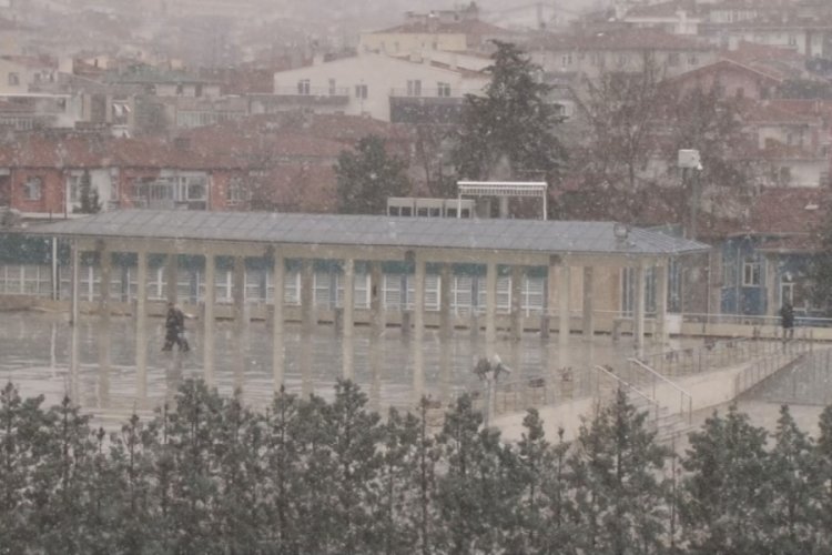Ankara'da kar yağışı etkili oldu