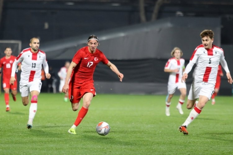 &Uuml;mit Mili Takım, G&uuml;rcistan'ı 2-1 yendi