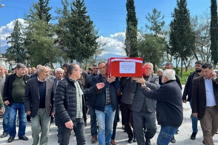 Kalp krizi sonucu hayatını kaybeden polis memuru son yolculuğuna uğurlandı