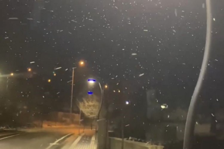 &Ccedil;ankırı'nın y&uuml;ksek kesimlerinde kar yağışı etkili oluyor