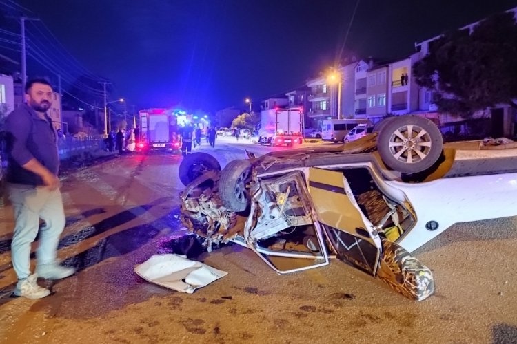 Muğla'da 2 otomobil kafa kafaya &ccedil;arpıştı: 1'i ağır 4 yaralı