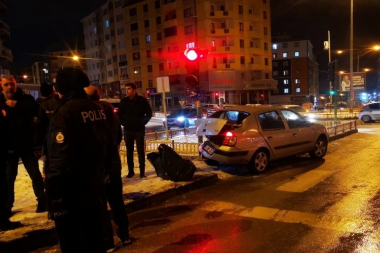 Erzurum'da buzlanma ve kar yağışı kazalara neden oldu