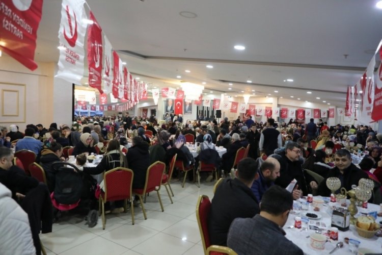 Bursa Gemlik'te Yeniden Refah Partisi'nin iftarına ilgi
