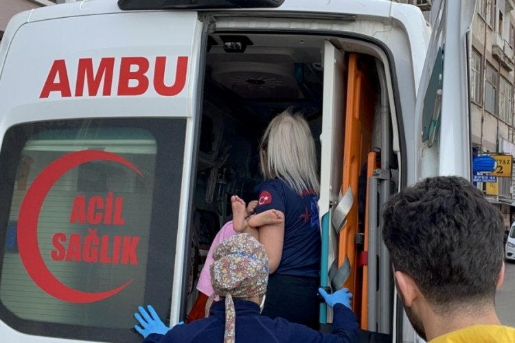 3'&uuml;nc&uuml; kattan d&uuml;şen bebeği tente kurtardı