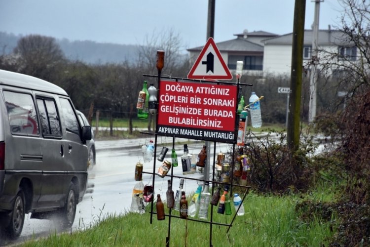 Yol kenarına atılan çöpleri bakın ne yaptı