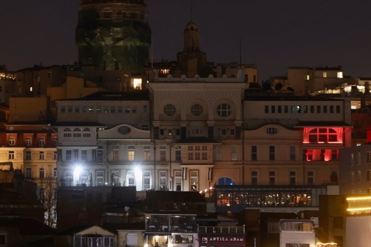 Salt Galata'nın ışıkları iklim krizine dikkati çekmek için bir saatliğine kapatıldı 