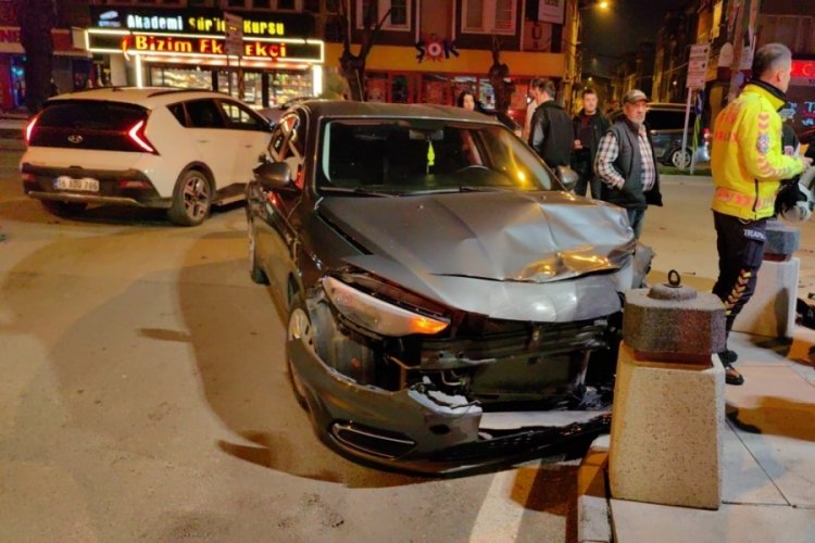 Bursa'da otomobille motosiklet çarpıştı! 4 Yaralı