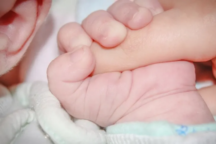 İnternette 100 bin liraya 'satılık bebek' ilanı: 'Borçlarım var'