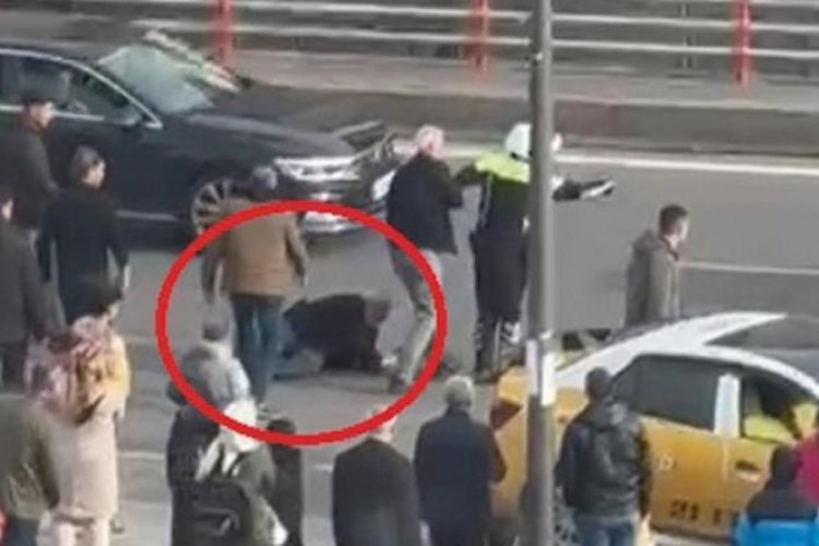 Diyarbakır'da polislerin &uuml;zerine otomobil s&uuml;r&uuml;p, bir kişiye &ccedil;arparak ka&ccedil;tı
