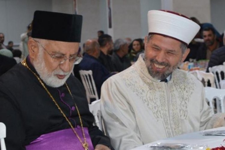 Mardin'de farklı dinlerin temsilcileri iftar sofrasında buluştu