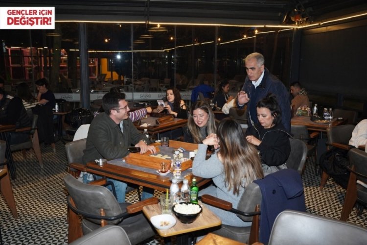Celil &Ccedil;olak gen&ccedil;lerle bir araya geldi