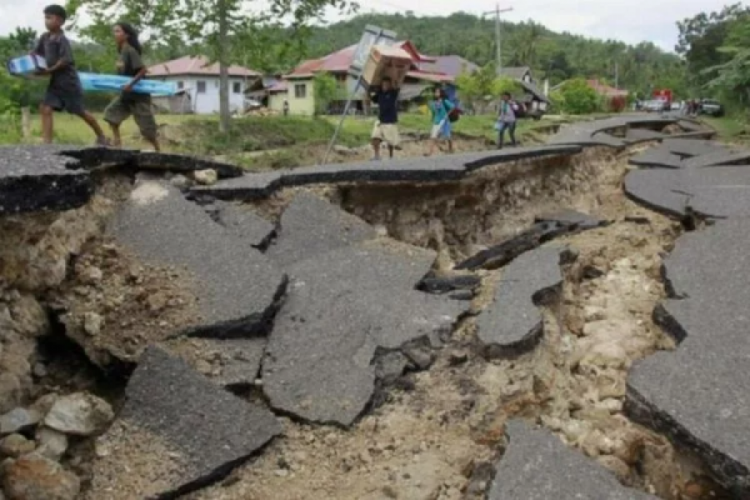 Papua Yeni Gine'deki depremde 3 kişi hayatını kaybetti