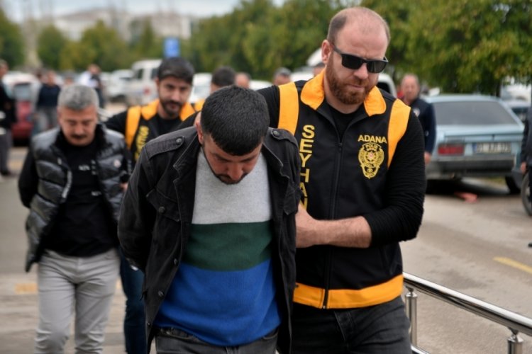 Adana'da ruhsatsız silahlar ele geçirildi! 2 tutuklama
