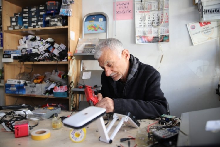 Gaziantep'in son elektronik eşya tamir ustası talebe yetişemiyor