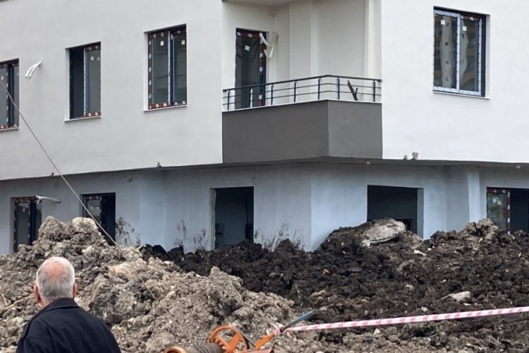 Mersin'de yan yatmaya başlayan bina m&uuml;h&uuml;rlendi