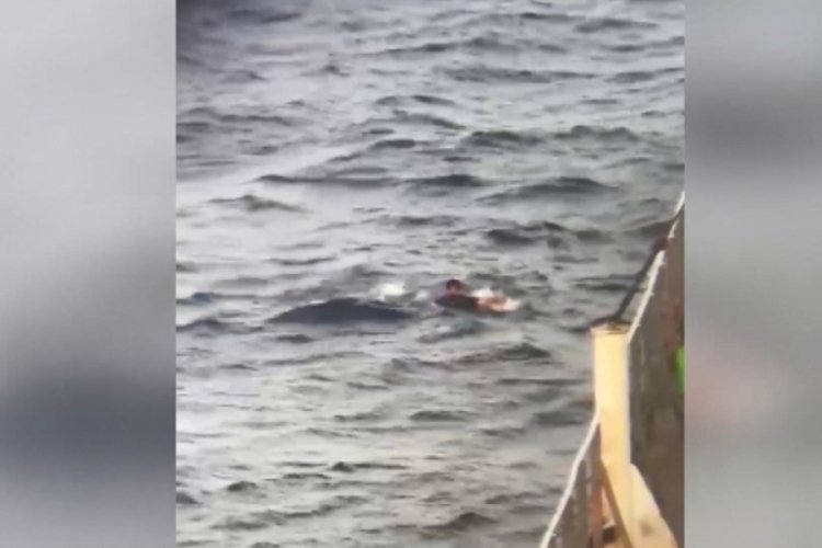T&uuml;rk tanker gemisi, Tunus-Malta arasında 120 m&uuml;lteciyi kurtardı