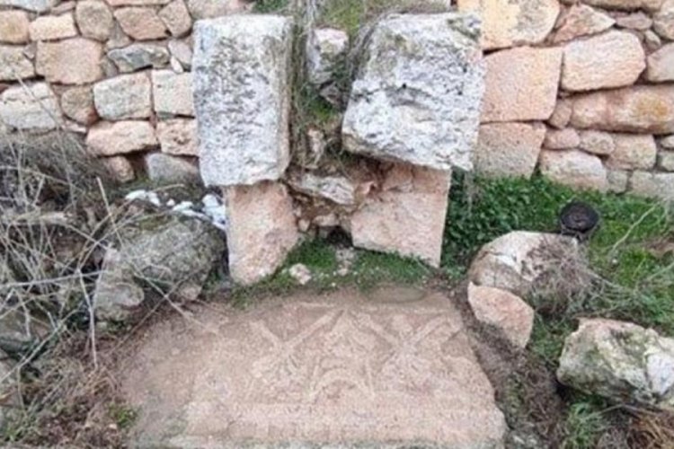 Eskişehir'de bir şahıs evinin bah&ccedil;esinde ka&ccedil;ak kazı yaptı, yakalandı