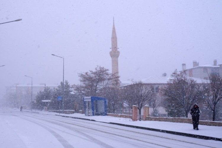 Erzurum'da 196 k&ouml;y yolu ulaşıma kapandı