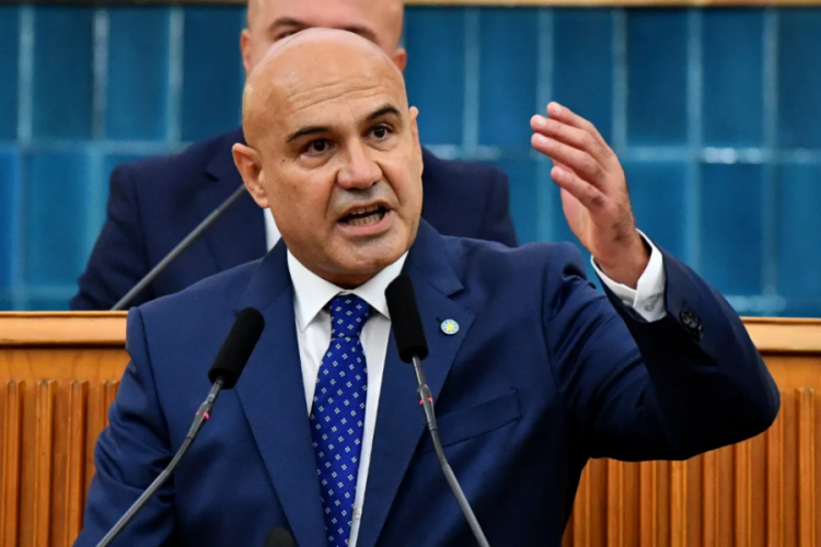 İYİ Partili &Ccedil;&ouml;mez'den, CHP lideri &Ouml;zel'e sert tepki!
