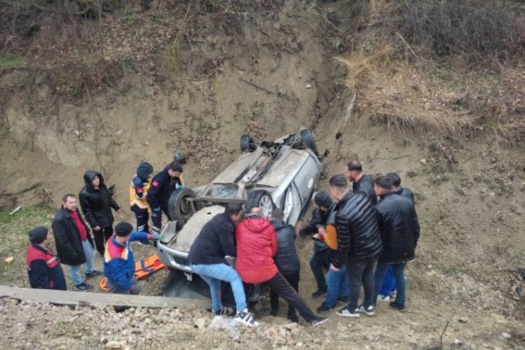 Bolu'da otomobilin şarampole devrilmesi sonucu ağır yaralanan 2 kişi hastanede öldü