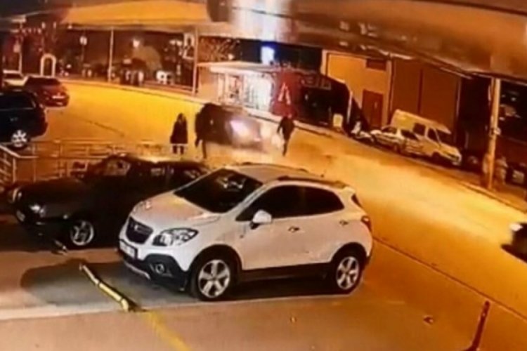 Edirne'de feci kaza: Karşı y&ouml;nden gelen aracın altında kaldı