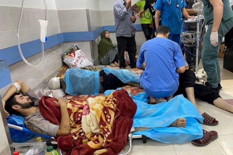 Gazze'deki Sağlık Bakanlığı: İsrail, Şifa Hastanesindeki hastaları tıbbi donanımın olmadığı binada tutuyor
