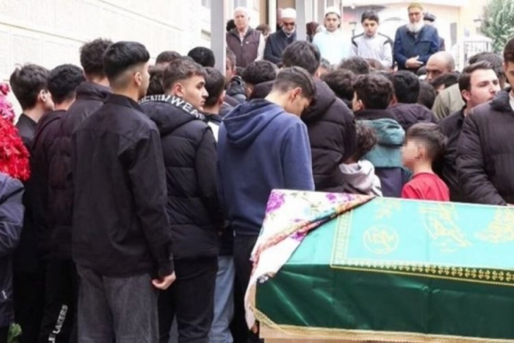 İstanbul'da aile katliamı! İrem Falay'ın öğrencileri tabuta sırtlarını döndü