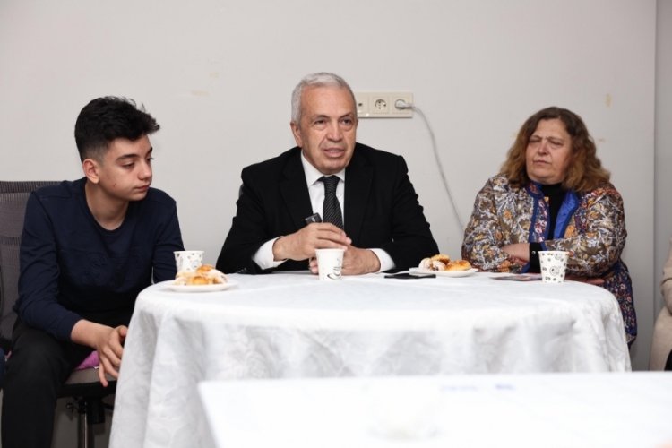 Şadi &Ouml;zdemir Demirci esnafıyla buluştu
