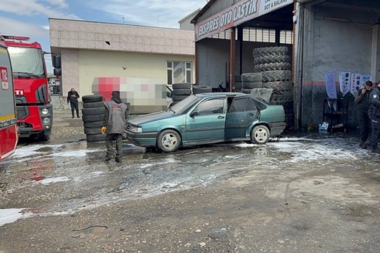 Gaziantep'te otomobilin LPG t&uuml;p&uuml;n&uuml;n patladığı anın g&ouml;r&uuml;nt&uuml;s&uuml; ortaya &ccedil;ıktı