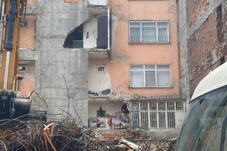 İstanbul'da apartmanın mutfak duvarı çöktü