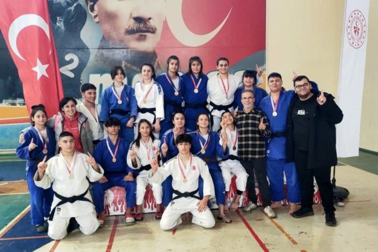 Yunusemreli gen&ccedil; judocular Kocaeli biletini 19 madalya ile aldı