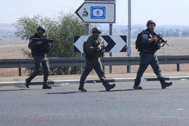 İsrail ordusu L&uuml;bnan sınırında bazı yolları trafiğe kapattı