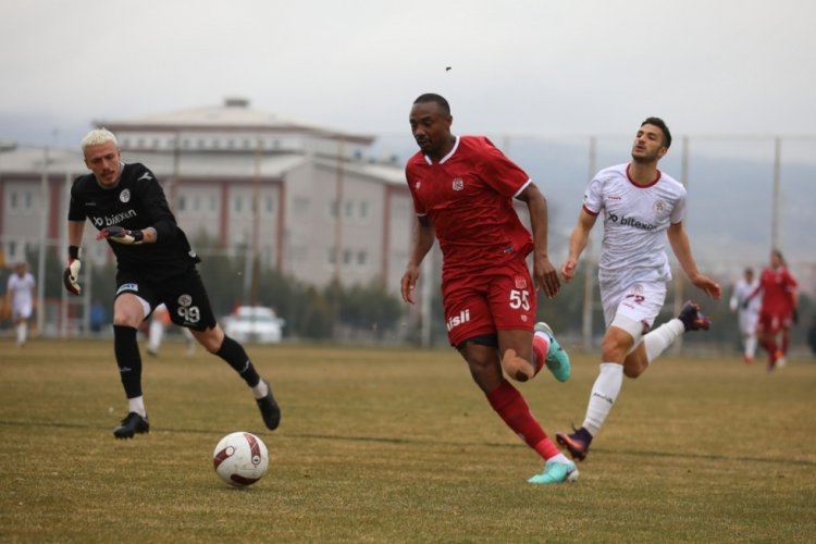 Sivasspor, hazırlık ma&ccedil;ında Tokat Belediye Plevnespor'u 6-1 yendi