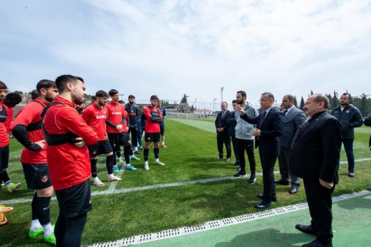 Vali &Ccedil;eber'den Gaziantep FK'ya moral ziyareti