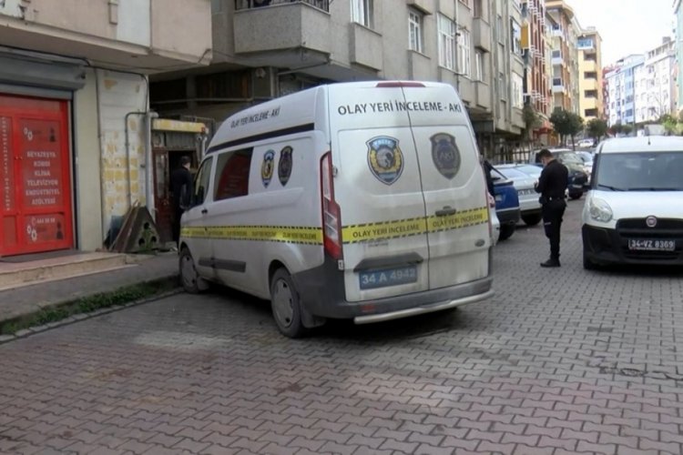 İstanbul'da hurda deposunda yangın çıktı! Yanan yerden elleri bağlı ceset çıktı