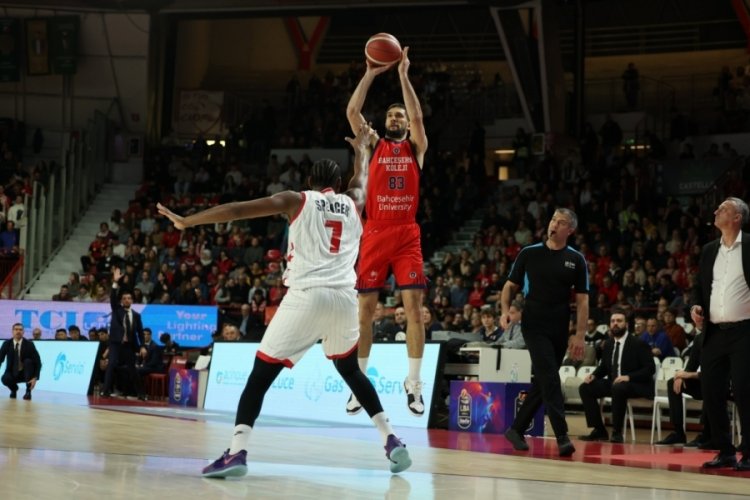 Bah&ccedil;eşehir Koleji, Pallacanestro Varese'ye mağlup oldu