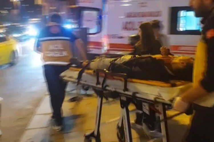İstanbul'da otomobil ile motosiklet &ccedil;arpıştı!