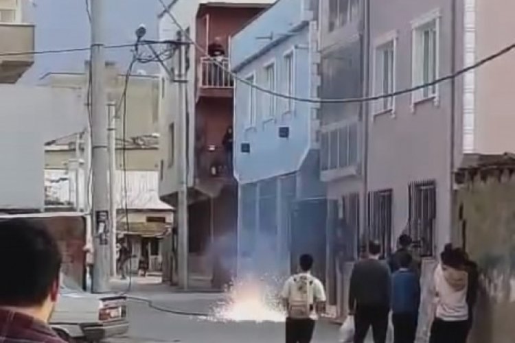 Bursa'da kopan elektrik kablosundan çıkan kıvılcımlar korkuttu
