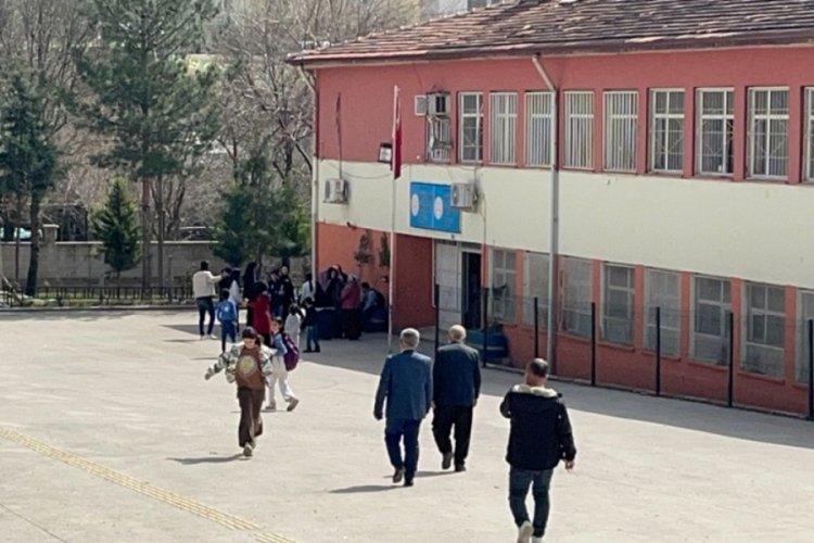 Diyarbakır'da okulda kimyasal gaz paniği! 16 öğrenci hastanelik oldu