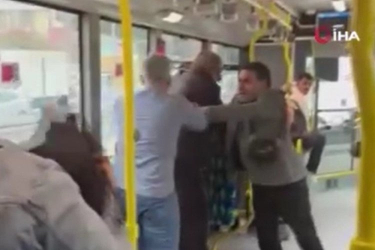 İstanbul'da metrobüste sıra kavgası