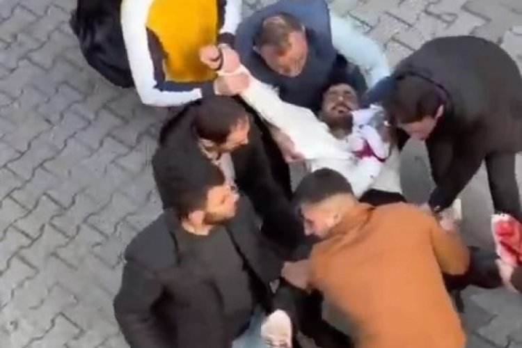 İstanbul'da bir kişi arkadaşını defalarca bıçakladı