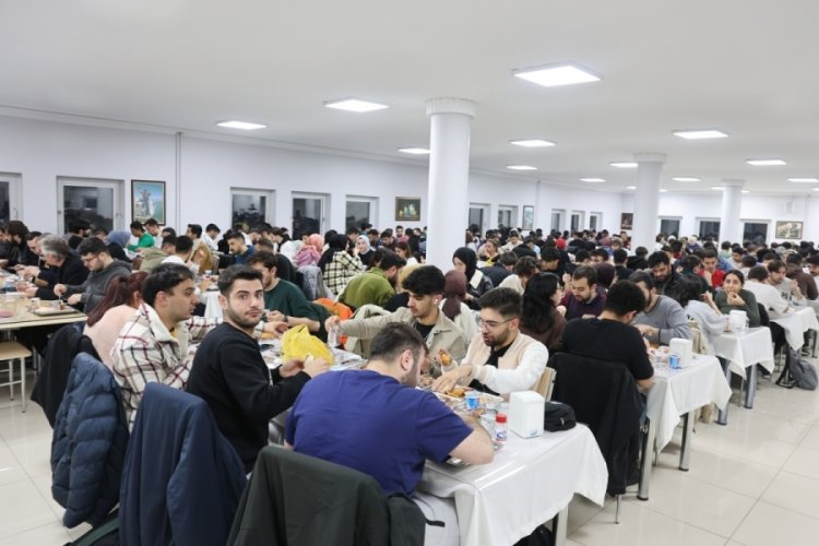 Elazığ'da üniversite öğrencilerine ücretsiz iftar veriliyor