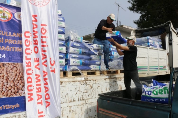 Adana'da 22 ton soya tohumu dağıtıldı