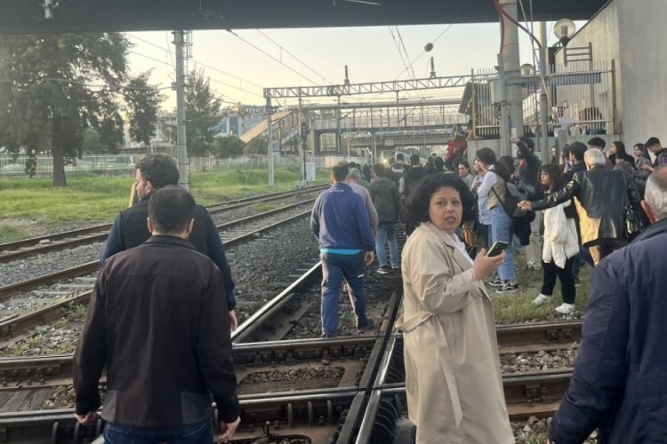 İZBAN arızalandı, yolcular raylarda yürüyerek ilerledi - Bursada Bugün -  Bursa bursa haber bursa haberi bursa haberleri Bursa