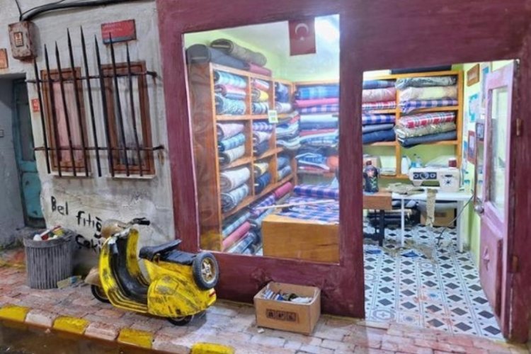 Kocaeli'nde bir adam odasına kendi mahallesini kurdu