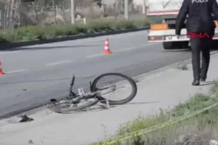 G&ouml;n&uuml;ll&uuml; bakımını yaptığı mezarlıktan bisikletiyle d&ouml;nerken kazada &ouml;ld&uuml;