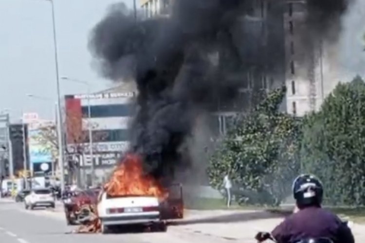 Bursa'da otomobil alevlere teslim oldu