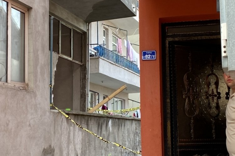 Kocaeli'de &uuml;zerine duvar yıkılan &ccedil;ocuk hayatını kaybetti