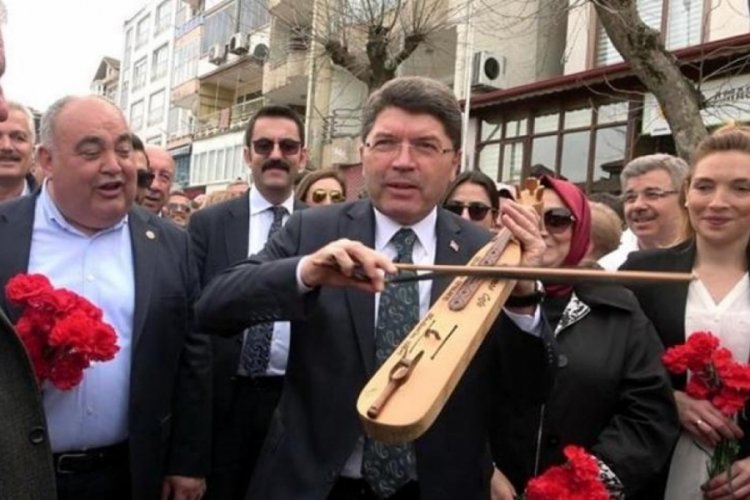 Adalet Bakanı Tun&ccedil;'un se&ccedil;im yasakları ile ilgili esprisi g&uuml;ld&uuml;rd&uuml;